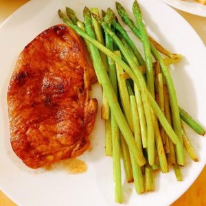 Pan-Seared Steak with Asparagus